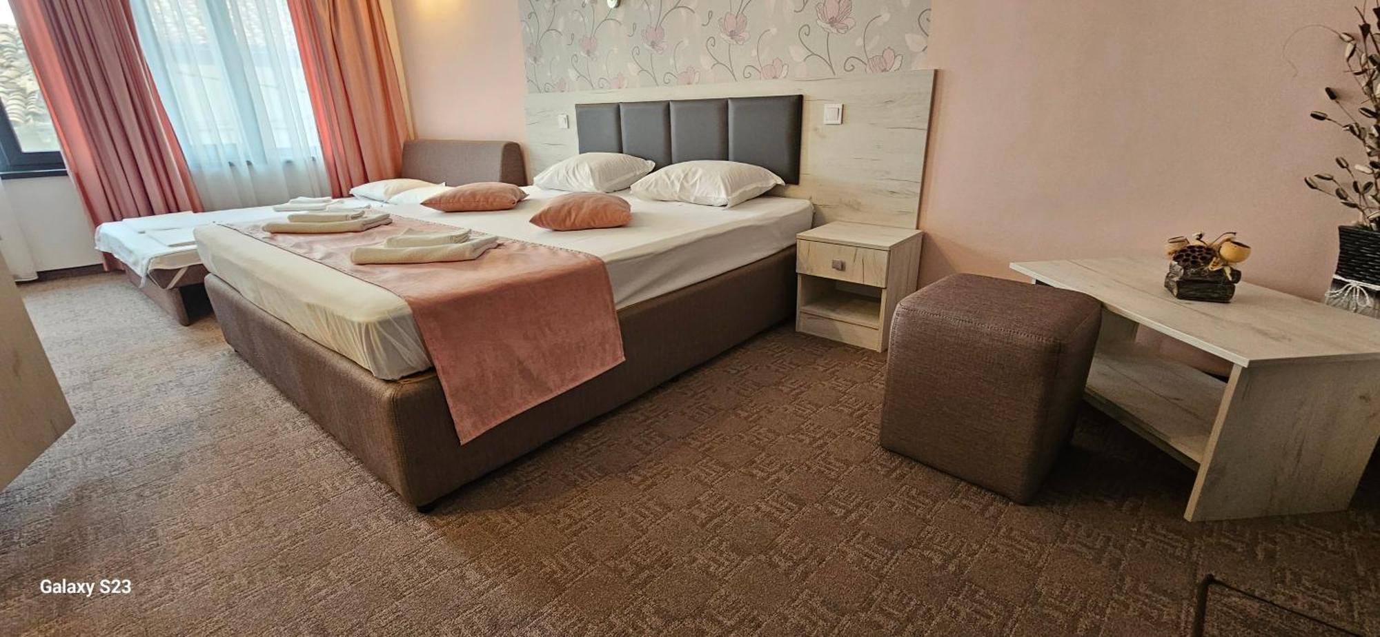 Guest House Saint Petka Veliko Tărnovo Esterno foto